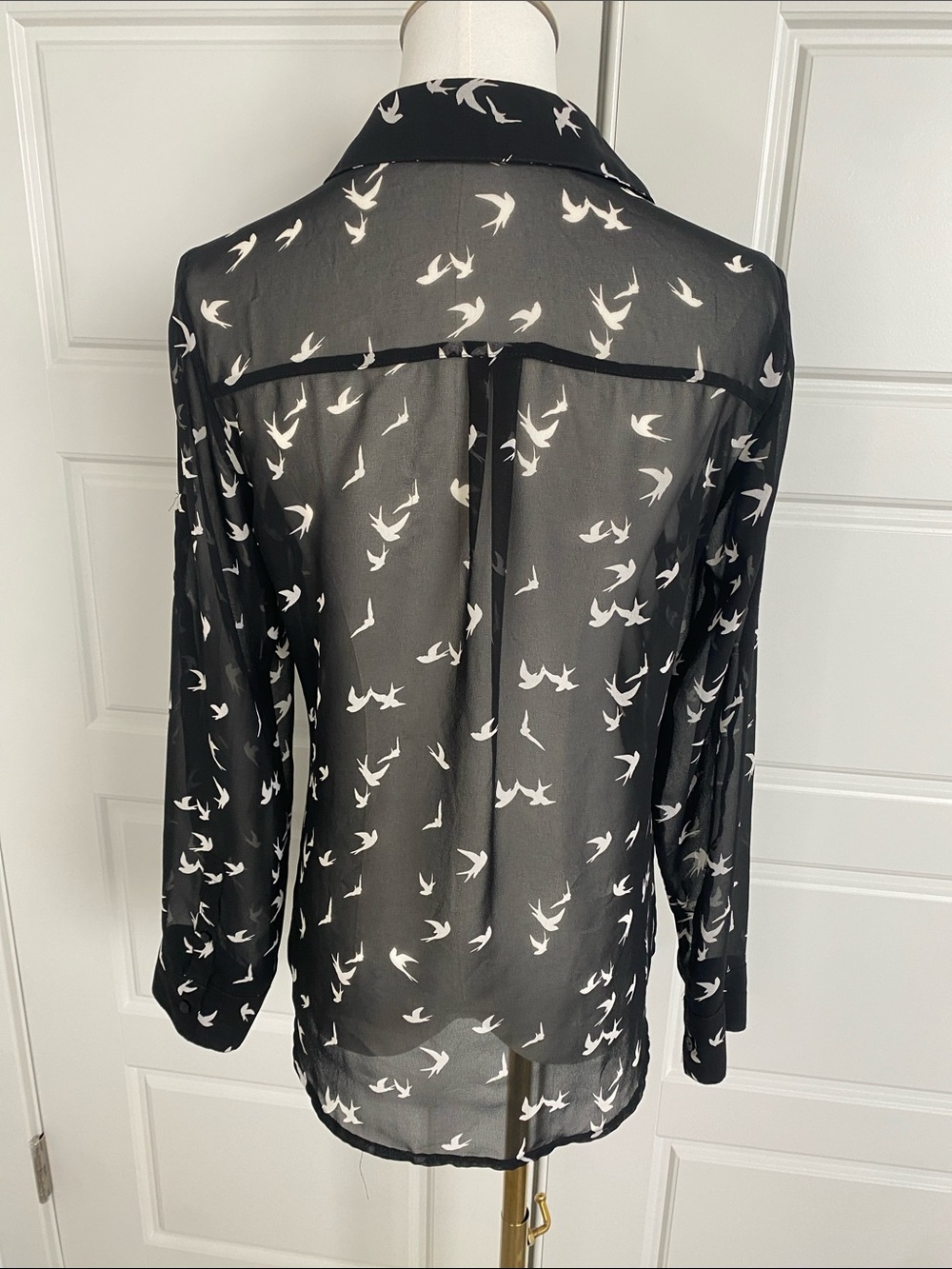 Express Portofino Shirt Small Black White Swallow Bird Print Sheer Blouse - Picture 3 of 11